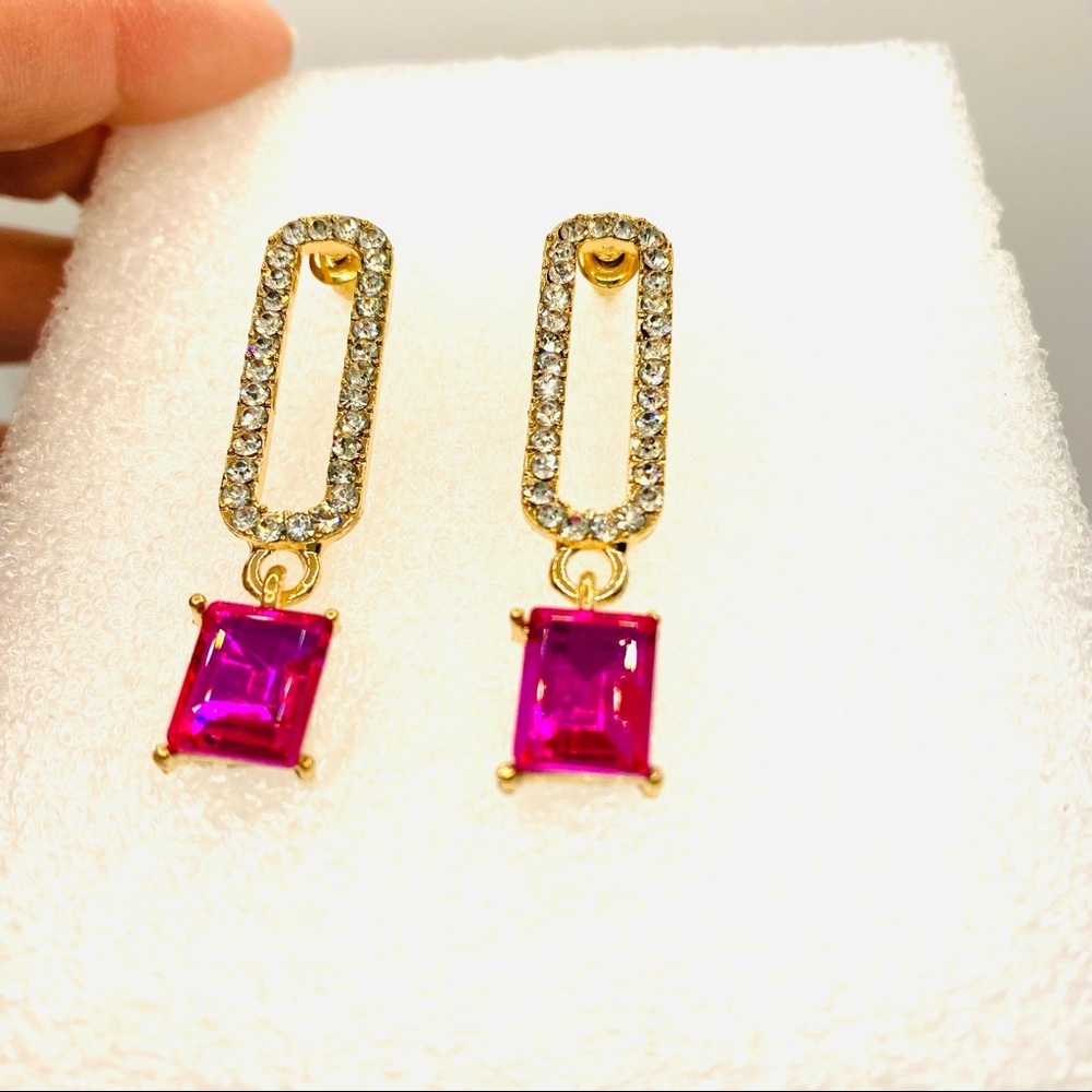 Earrings Pink and Crystal drop set in golden tone. Pierced - Picture 7 of 9